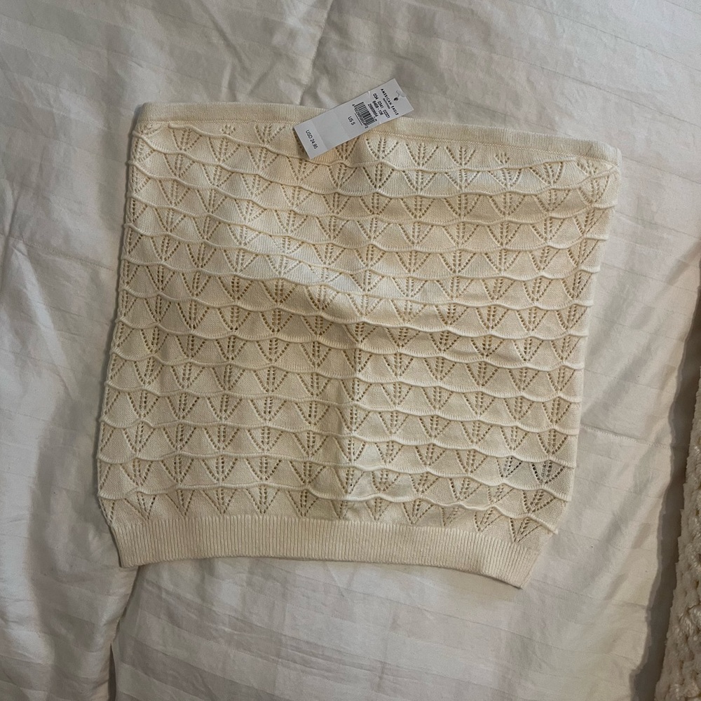 Sleeveless woven top